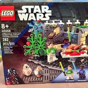 LEGO STAR WARS "Millennium Falcon Holiday Diorama" 40658 UNOPENED